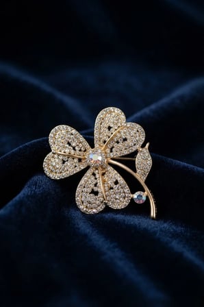 Gold Renk Zirkon Taşlı Yonca Model Broş