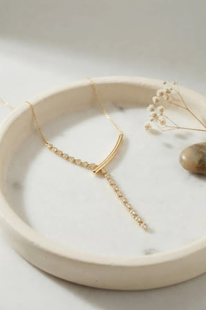 Pirinç Gold Renk Zirkon Taşlı Asimetrik Bar Model Kadın Kolye