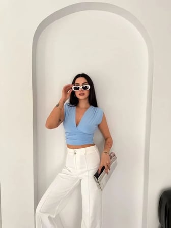 USLUCAN ALIŞVERİŞ Vatkalı Kolsuz V Yaka Drapeli Crop Bluz Likralı Fit - Bebek Mavisi