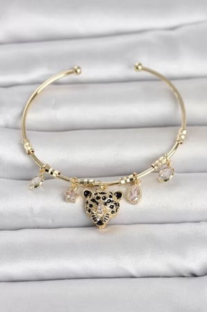 Pirinç Gold Renk Leopar Detaylı Charmlı Kadın Bileklik TJ-BB8490