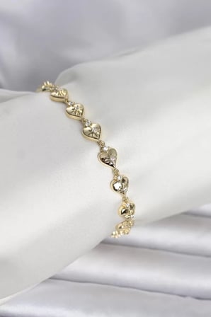 Pirinç Gold Renk Kalpli Kutup Yıldızı İşleme Kadın Bileklik - TJ-BB8402