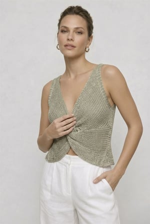 Twist Knot Detaylı Premium Kadın Triko Bluz – V Yaka Örgü Dokulu Şık Crop Tasarım