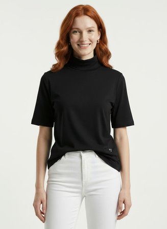 Kadın Siyah Yarım Balıkçı Yaka Kısa Kollu T-Shirt
