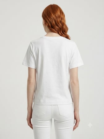 Kadın Beyaz V Yaka Yaprak Detaylı Pamuklu T-Shirt