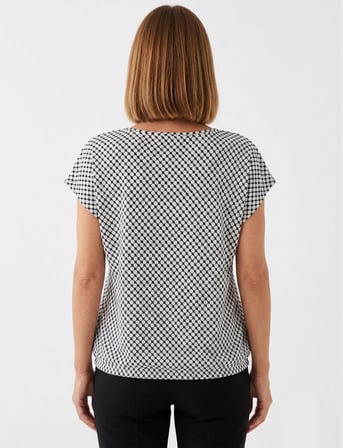 Kadın Siyah-Beyaz Desenli Kısa Kollu T-Shirt