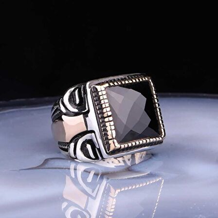 STİLLOVE ​Gümüş Kare Fasetli Siyah Taşlı Erkek Yüzük