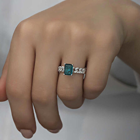 STİLLOVE Gümüş Koyu Yeşil Baget Taşlı Kadın Yüzük