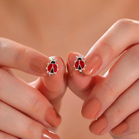 STİLLOVE Gümüş Uğur Böceği Çocuk Küpesi