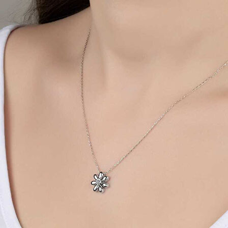 STİLLOVE Swarovski Taşlı Gümüş Papatya Bayan Kolye