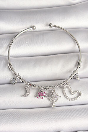 Pirinç Gümüş Renk Sallantı Zirkon Taşlı Gezegen Figür Kalp Detay Charm Kadın Bileklik SL11160