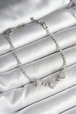 Pirinç Sıralı Kalp Figürlü Zirkon Taşlı Gümüş Renk Kadın Bileklik SL11924