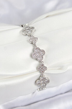 Pirinç Zirkon Taşlı Yonca Model Gümüş Renk VIP Seri Kadın Bileklik