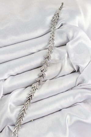 Pirinç Zirkon Taşlı Sıralı Ok Model Gümüş Renk Kadın Bileklik