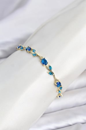 Pirinç Gold Renk Mavi Zirkon Taşlı Çiçek Model Kadın Bileklik