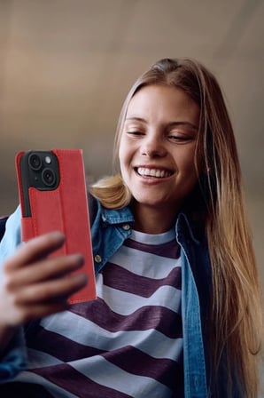 iPhone 15 Trend S Plus Kapaklı Kılıf - Kırmızı