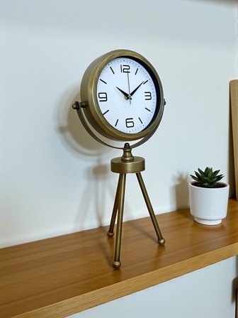 Eskitme Üç Ayaklı Masa Saati