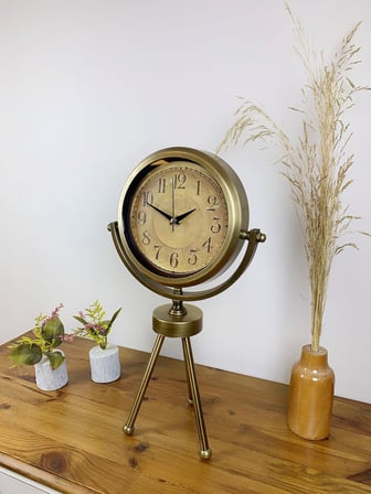 Eskitme Vintage Üç Ayaklı Masa Saati