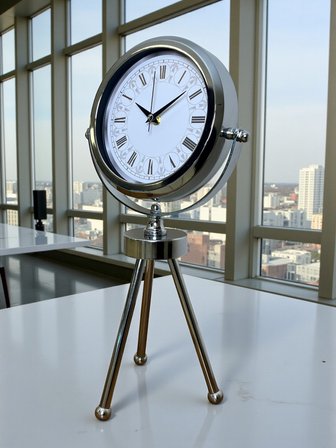 Asalet Krom Üç Ayaklı Metal Masa Saati