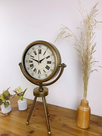 Eskitme Prestij Üç Ayaklı Masa Saati