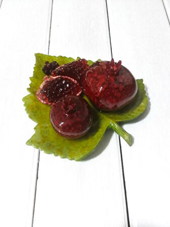 Dekoratif El Yapımı Yaprak Üzeri Nar Figürlü Dekoratif Obje Nar Biblo Bereket ve Bolluk Simgesi Ev, Ofis ve Masaüstü İçin Şık Dekorasyon