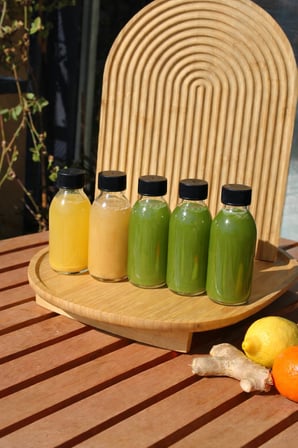 5 Adet 125 ml Cam Şişe Şeffaf Kilitli Sızdırmaz Siyah Kapaklı Meyve Suyu Detox