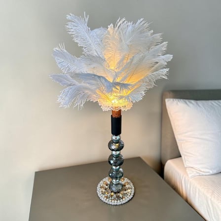 Deve Kuşu Tüyü Abajur 60 Cm USB Şarjlı Kristal Taşlı Lüks Dekoratif Masa Lambası