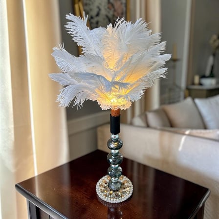 Deve Kuşu Tüyü Abajur 60 Cm USB Şarjlı Kristal Taşlı Lüks Dekoratif Masa Lambası