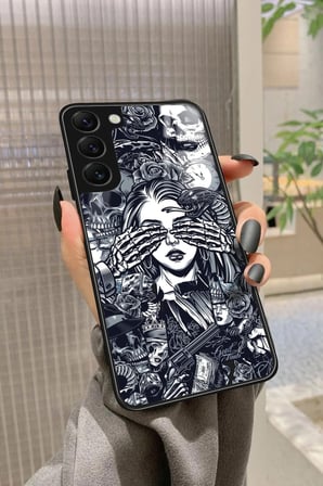 Samsung Galaxy S22 Uyumlu Kurukafa Posteri Tasarımlı Parlak Silikon Kılıf