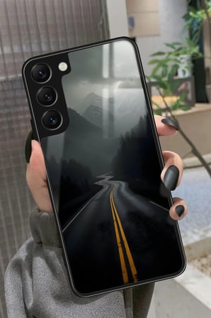Samsung Galaxy S22 Uyumlu Yol Tasarımlı Parlak Silikon Kılıf