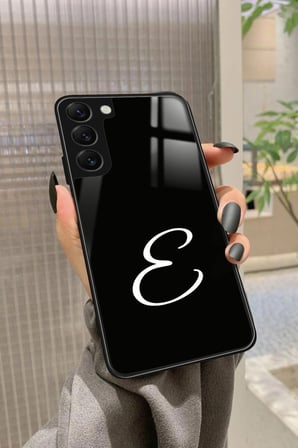 Samsung Galaxy S22 Uyumlu E Harfi Yazılı Parlak Silikon Kılıf