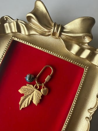 Gold Renk Yaprak Figürlü Çanta Kolye ve Anahtarlık Aksesuarı