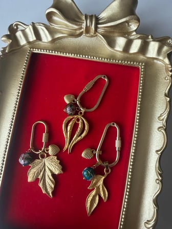 Gold Renk Lale Figürlü Çanta Kolye ve Anahtarlık Aksesuarı