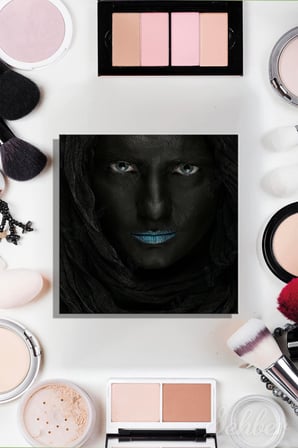 Kanvas Tablo Kare Tekli Kuaför Güzellik Salonu Makyaj Nail Art Mavi Rujlu Kadın Portre 2256