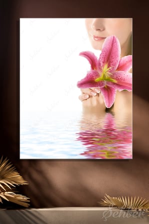 Dikey Kanvas Tablo Tekli Kuaför Güzellik Salonu Spa Pembe Zambaklı Kadın Portre 2785