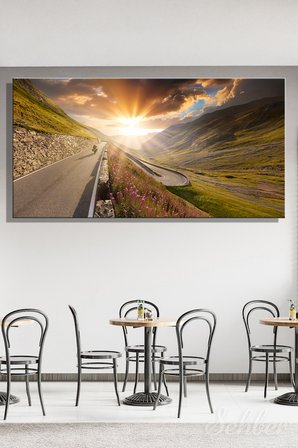 Panoramik Yatay Kanvas Tablo Tekli İtalyan Alplerinde Gün Batımında Motorsikletli Sürücü 2944