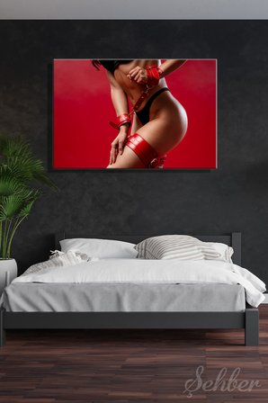 BDSM Bilekleri Kırmızı Deri Kelepçeli Kadın Fotoğrafı Yatay Kanvas Tablo Tekli 3117