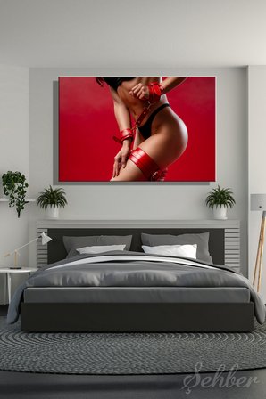 BDSM Bilekleri Kırmızı Deri Kelepçeli Kadın Fotoğrafı Yatay Kanvas Tablo Tekli 3117