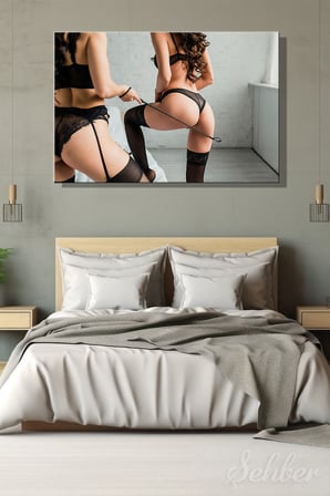 BDSM Siyah Çamaşırlı Kırbaçlı İki Kadın Renkli Fotoğrafı Dikey Kanvas Tablo Tekli 3196