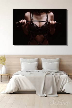 BDSM Deri Bikinili Kırbaçlı Kadın Renkli Fotoğrafı Yatay Kanvas Tablo Tekli 3204