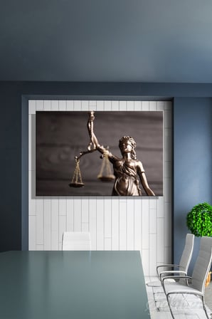 Adalet Tanrıçası (Themis) Figürüne Ait Bronz Renkli Bir Heykel Yatay Kanvas Tablo 3835