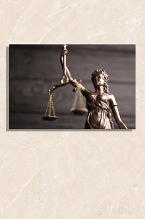 Adalet Tanrıçası (Themis) Figürüne Ait Bronz Renkli Bir Heykel Yatay Kanvas Tablo 3835