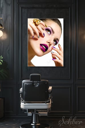 Kanvas Tablo Mor Fuşya Tonlarda Makyajlı Kadın Modelin Portresi Dikey Duvar Tablosu - 4717