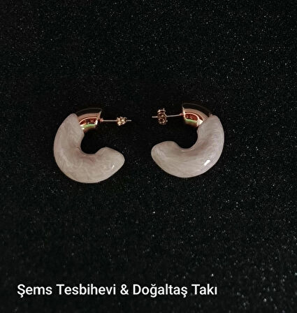 Krem Mermer Desenli Altın Uçlu Kadın Küpe – Zarif Yarım Halka Model