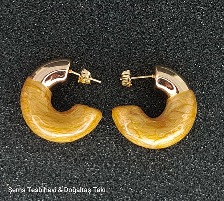 Altın Uçlu Bal Rengi Kadın Küpe – Şık ve Modern Halkalı Model