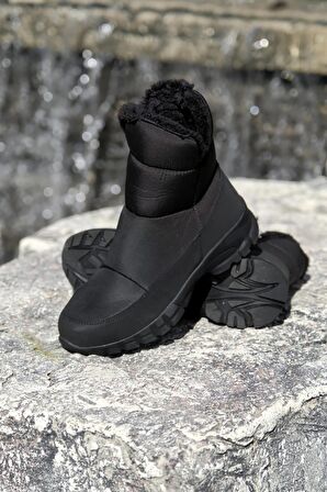 Zerenyus Siyah Kaymaz Taban İçi Kürklü Fermuarlı Kadın Kar Botu