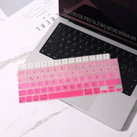 MacBook Pro 16.2 İnç M1 M2 M3 M4 M5 A2485 A2991 Uyumlu Türkçe Q Klavye Koruyucu Pembe Ombre Silikon