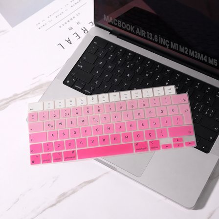 MacBook Air 13.6 İnç M2 M3 M4 M5 A2681 A3113 A3240 A3449 Uyumlu Türkçe Q Klavye Koruyucu Pembe Ombre