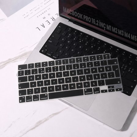 MacBook Air 15.3 İnç M2 M3 M4 M5 A2941 A3114 A3241 A3448 Uyumlu Türkçe Q Klavye Koruyucu Siyah