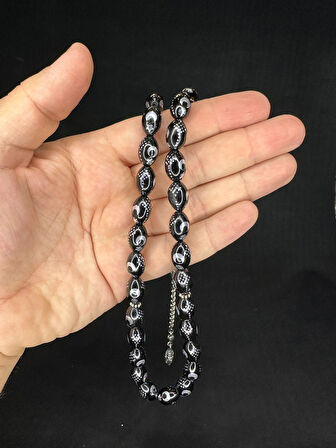 ALPAKA AY YILDIZ İŞLEMELİ SIKMA KEHRİBAR TESBİH SİYAH RENK 14MMX9,5MM T-652