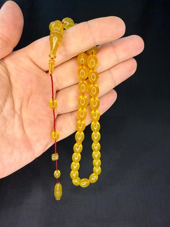 MUHAMMAED TACİR USTA YAPIMI SIKMA KEHRİBAR TESBİH BEYZİ KESİM SARI RENK 11MMX8MM T-799